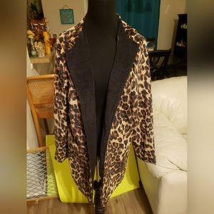 Gorgeous leopard print corduroy lightweight slip on jacket.